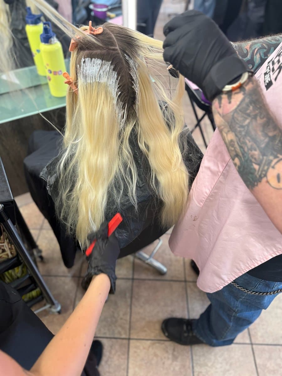 Dark regrowth before a scalp bleach