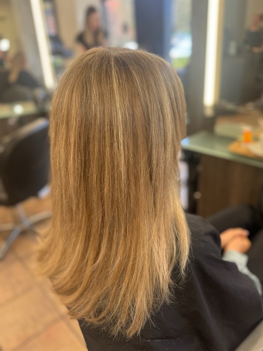 Soft lived-in blonde balayage after