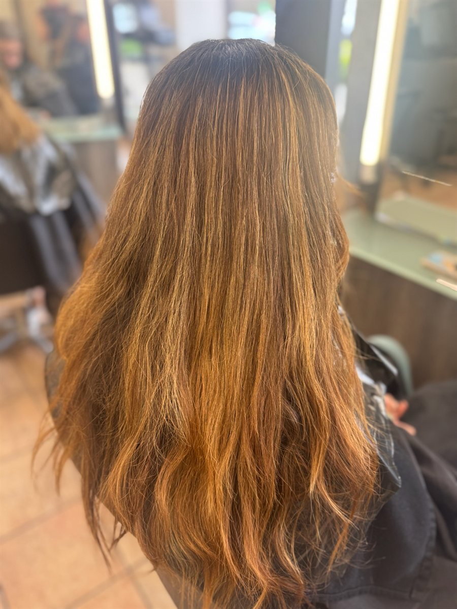 Blonde looking dull before a gloss
